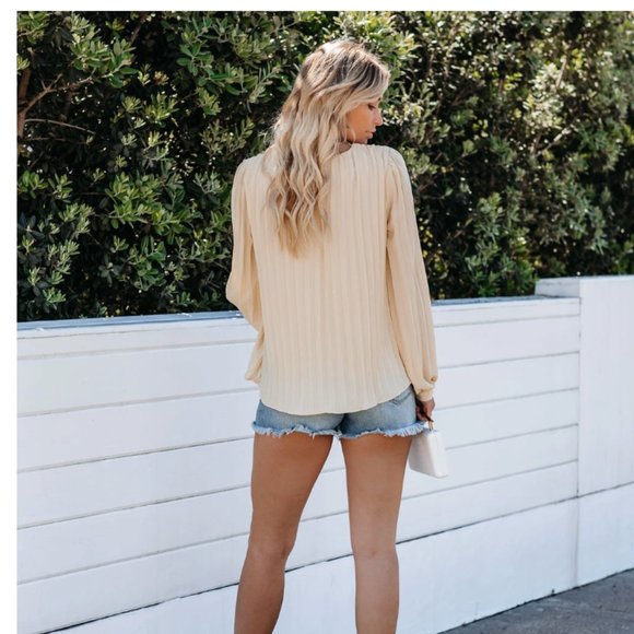 EWELINA Pleated Blouse - Picture 2 of 8